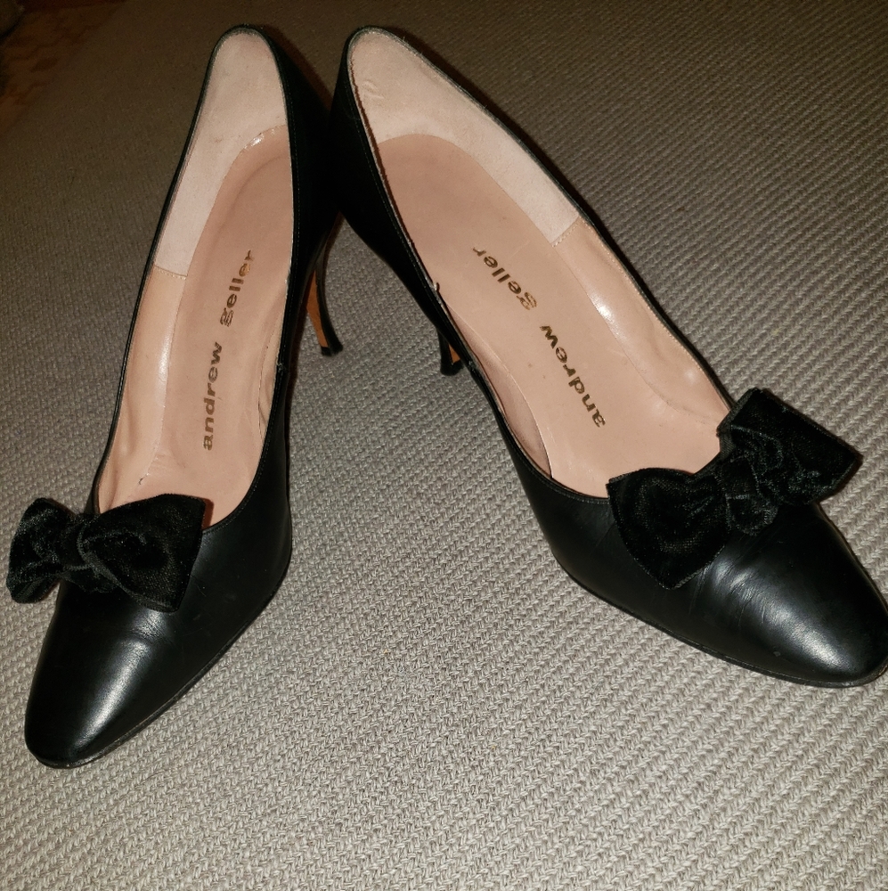 Beautiful vintage '60s Andrew Geller heels size 8 1/2 B with velvet bows
